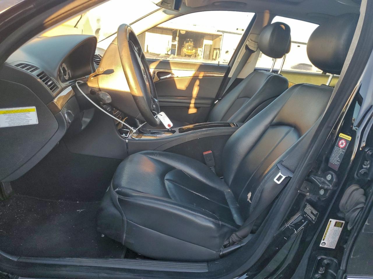 Mercedes-Benz E-Class 350 Image 12