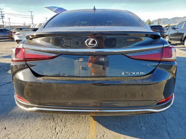 Lexus Es 300h Base Image 9