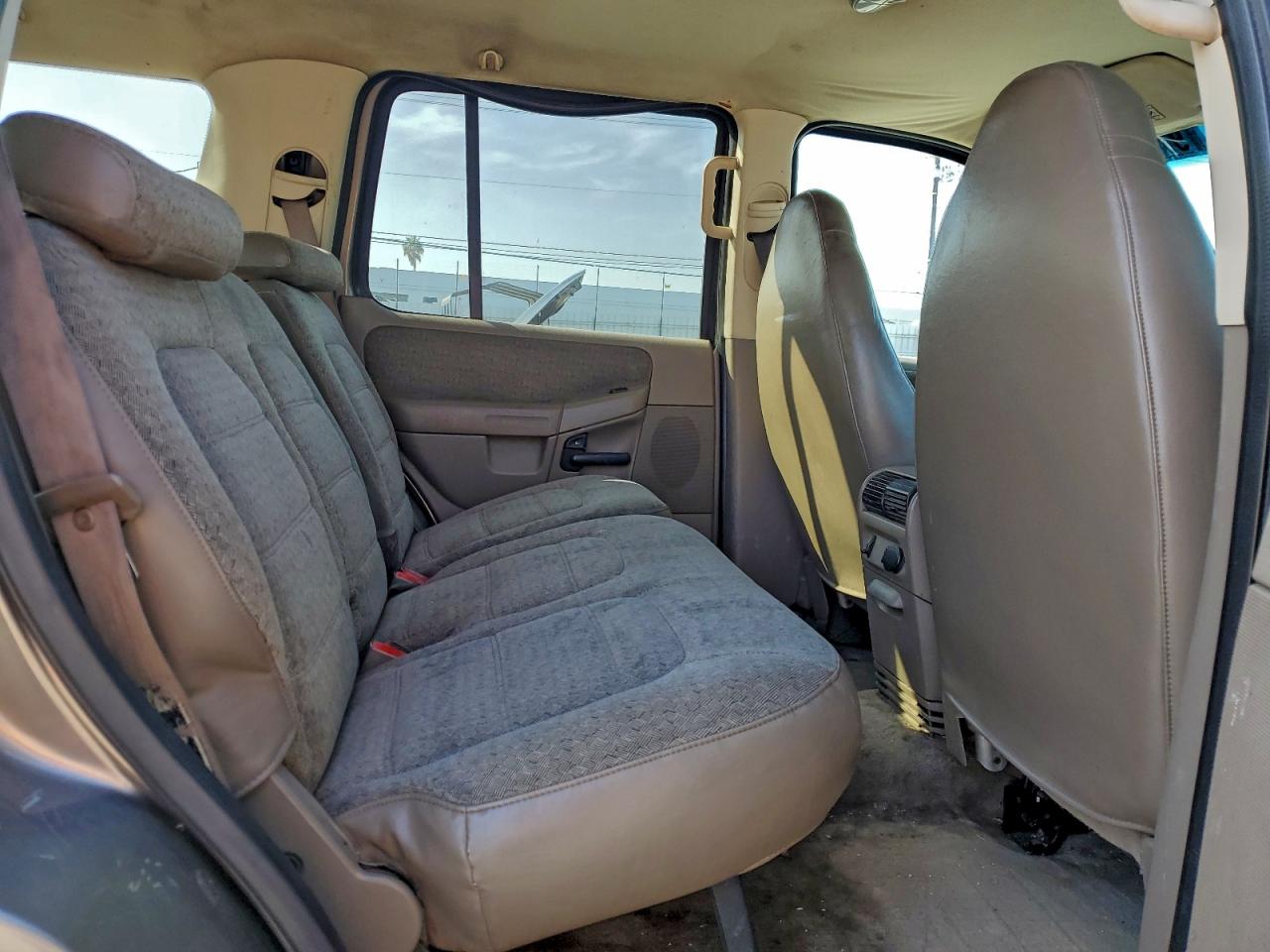 Ford Explorer Xls Image 9