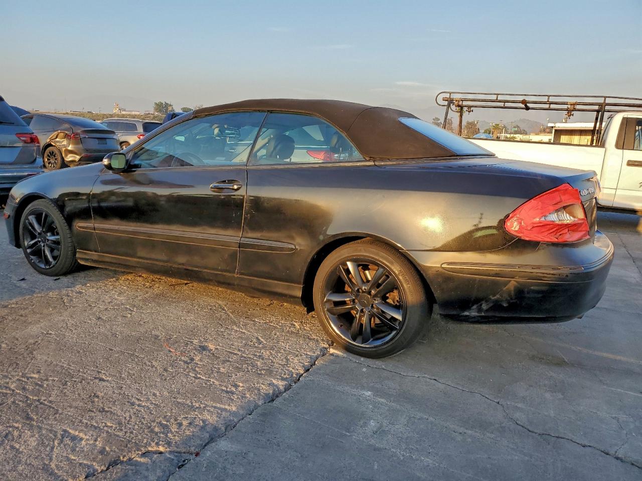 Mercedes-Benz Clk-class 350 Image 12