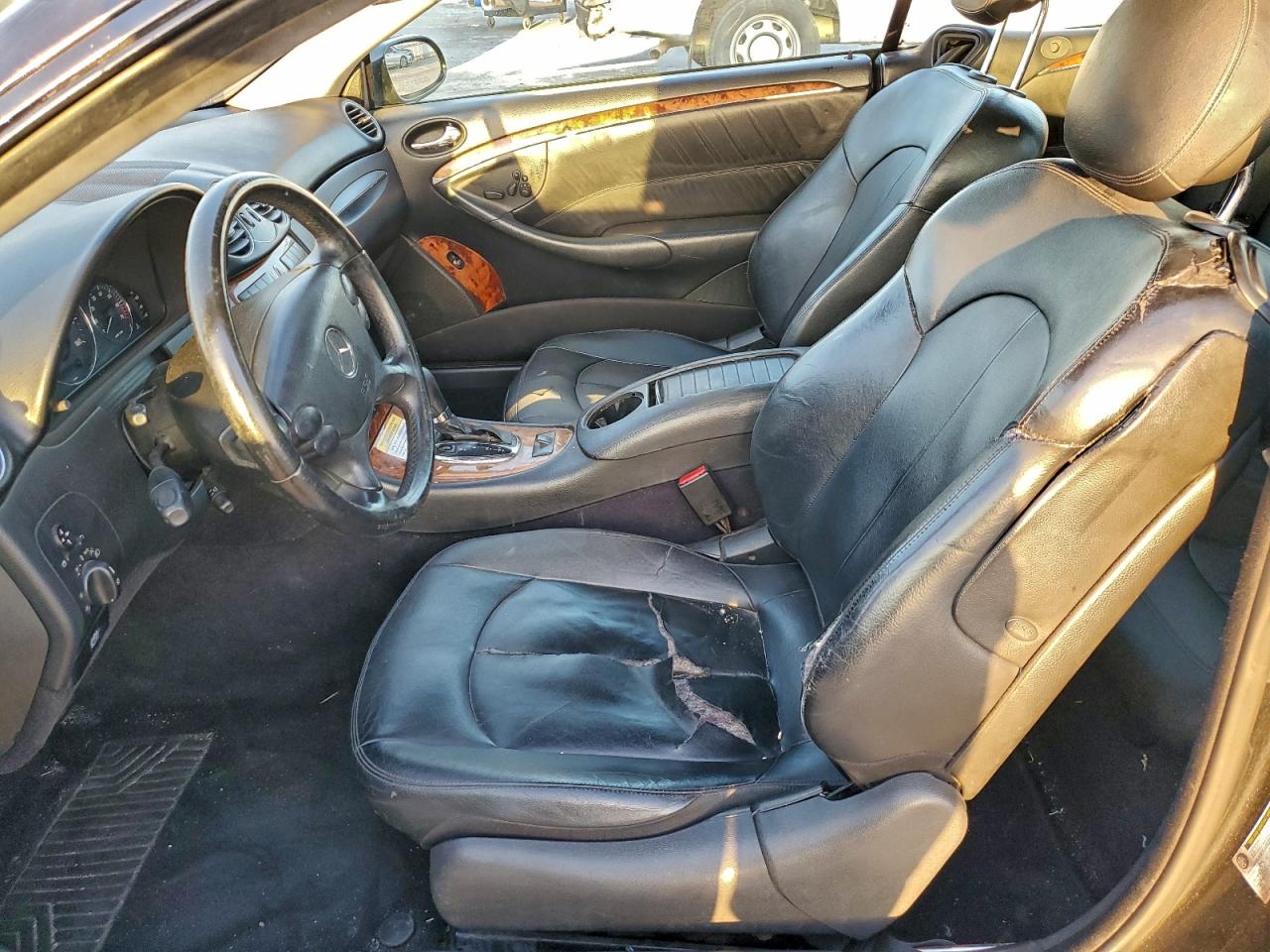 Mercedes-Benz Clk-class 350 Image 10