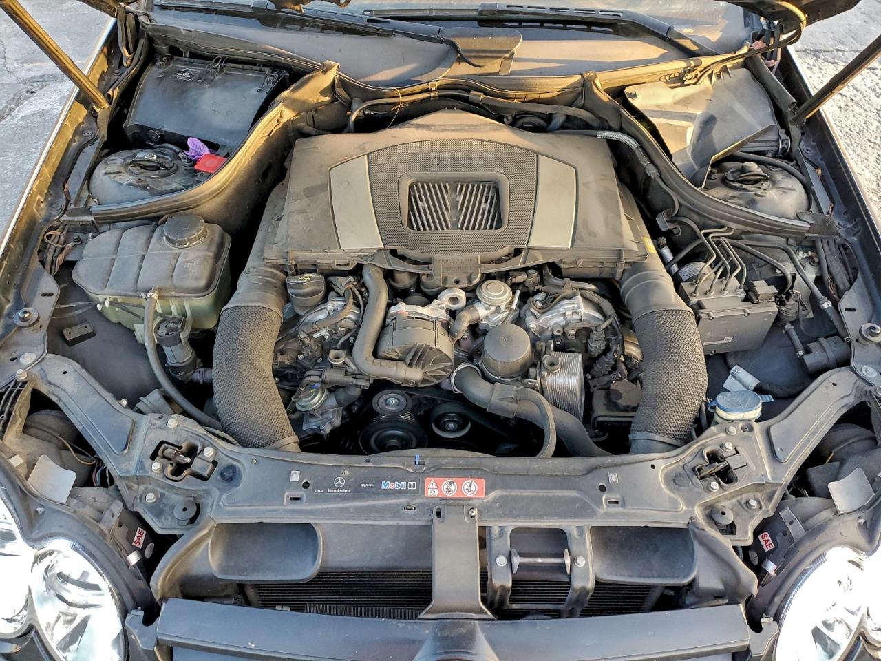 Mercedes-Benz Clk-class 350 Image 9