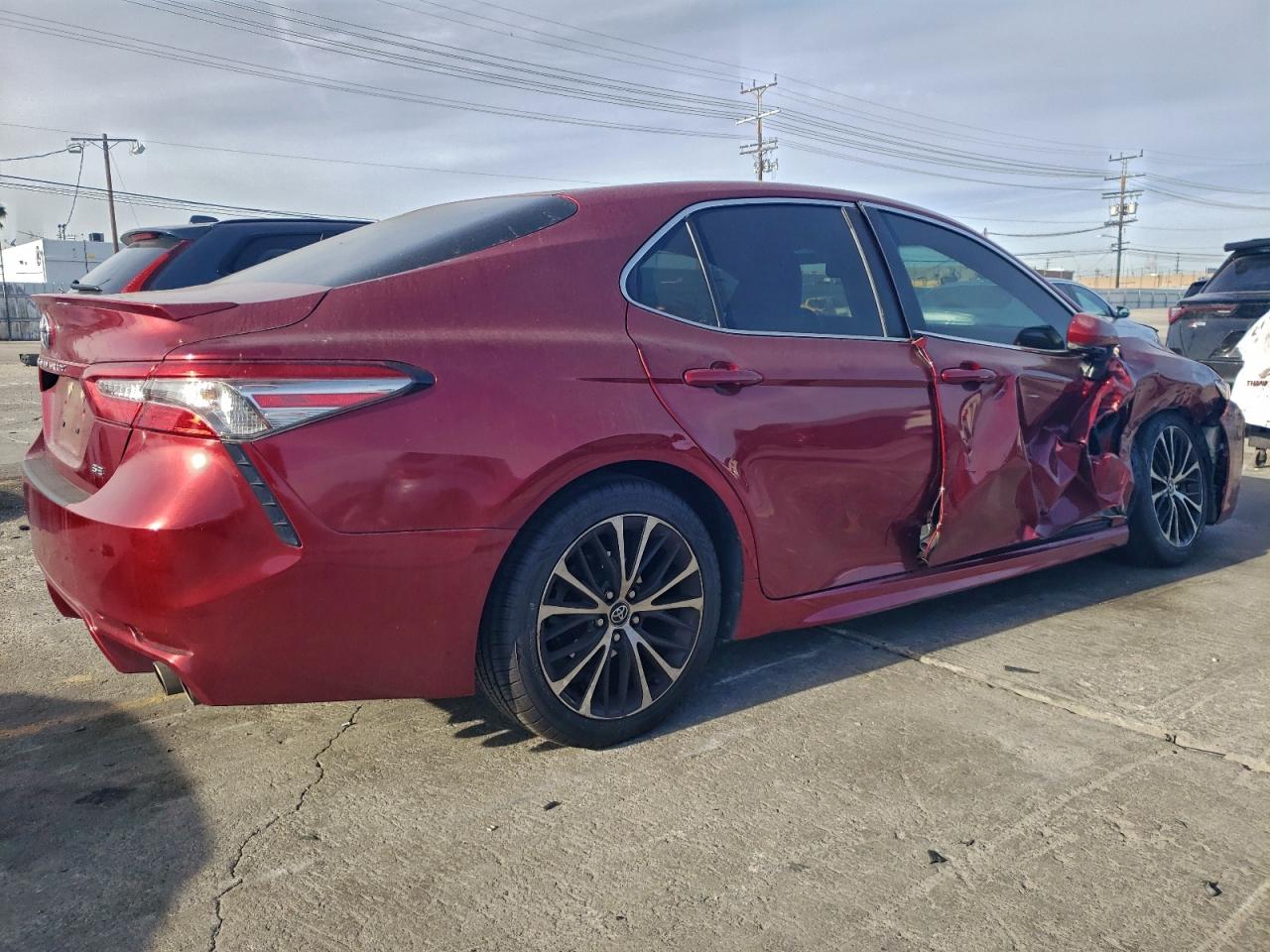 Toyota Camry L Image 3