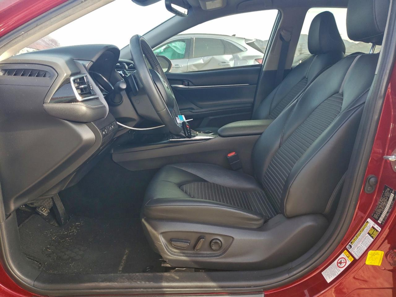 Toyota Camry L Image 4