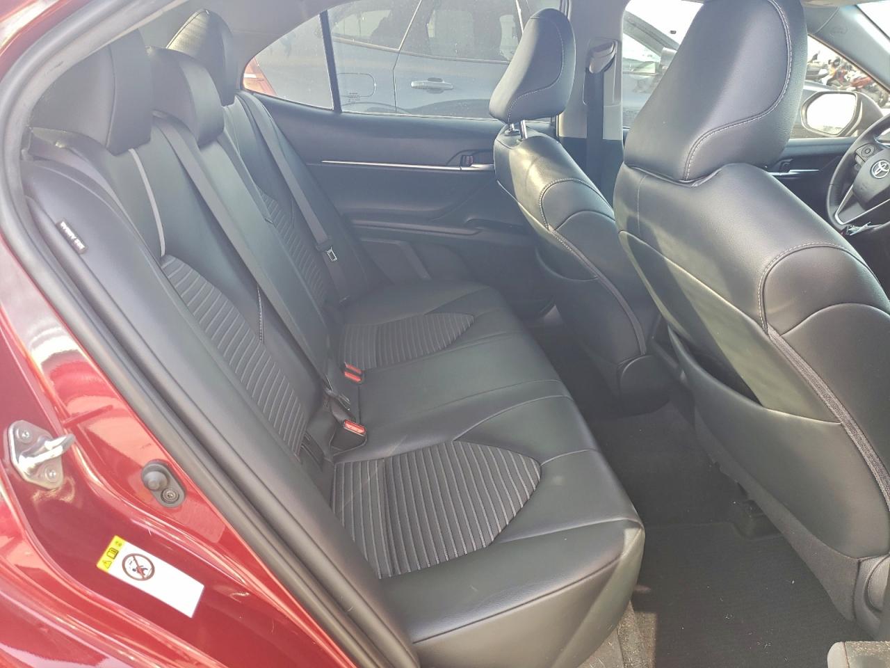 Toyota Camry L Image 7