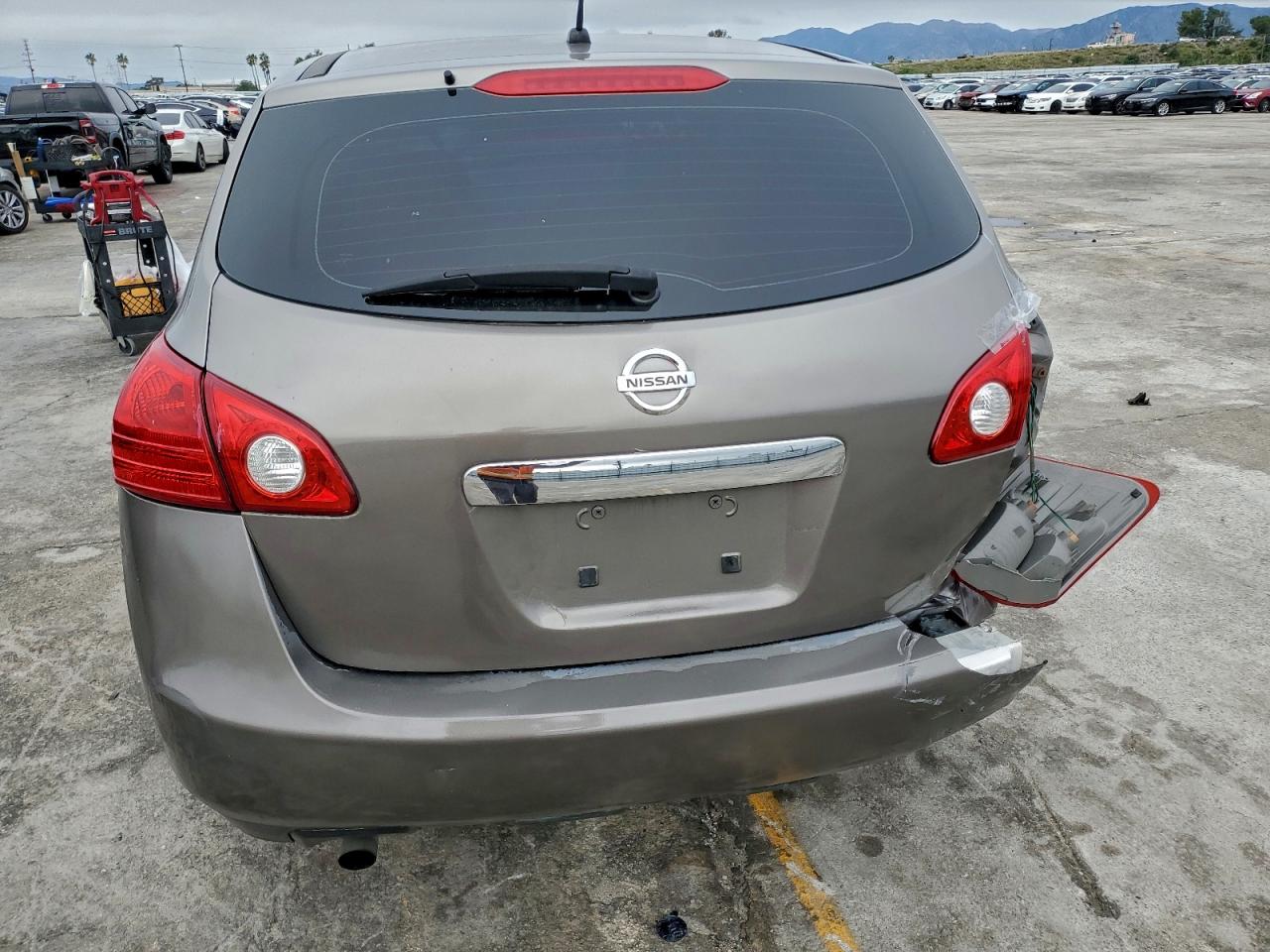 Nissan Rogue S Image 3