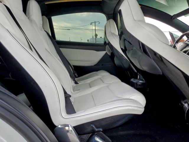Tesla Model X Image 11
