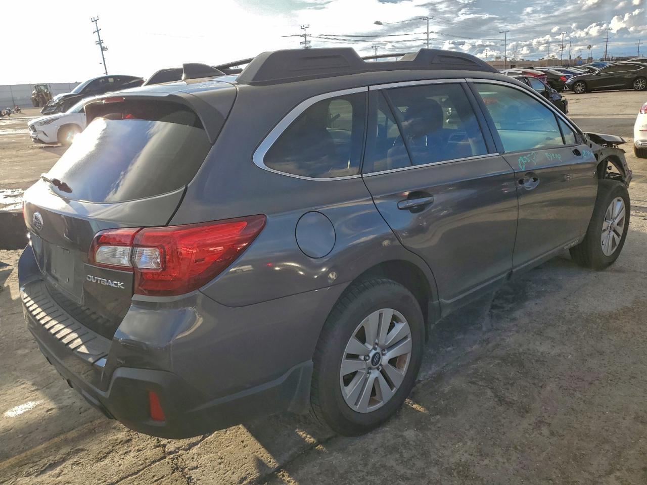 Subaru Outback 2.5i Premium Image 2
