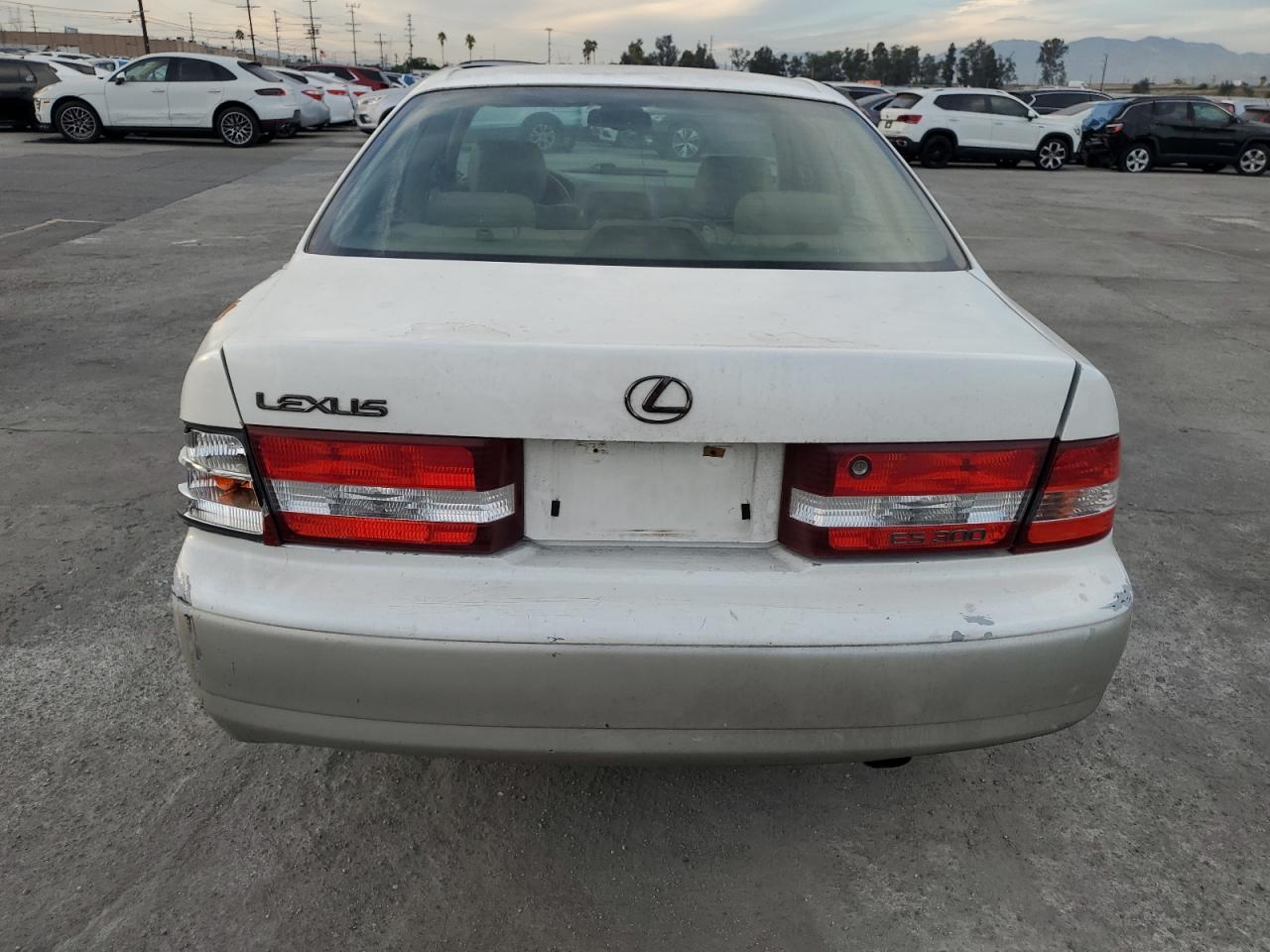 Lexus Uk 300 Image 9