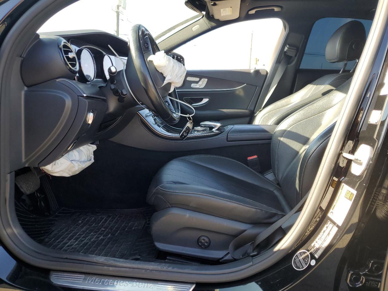 Mercedes-Benz E-Class 300 Image 6