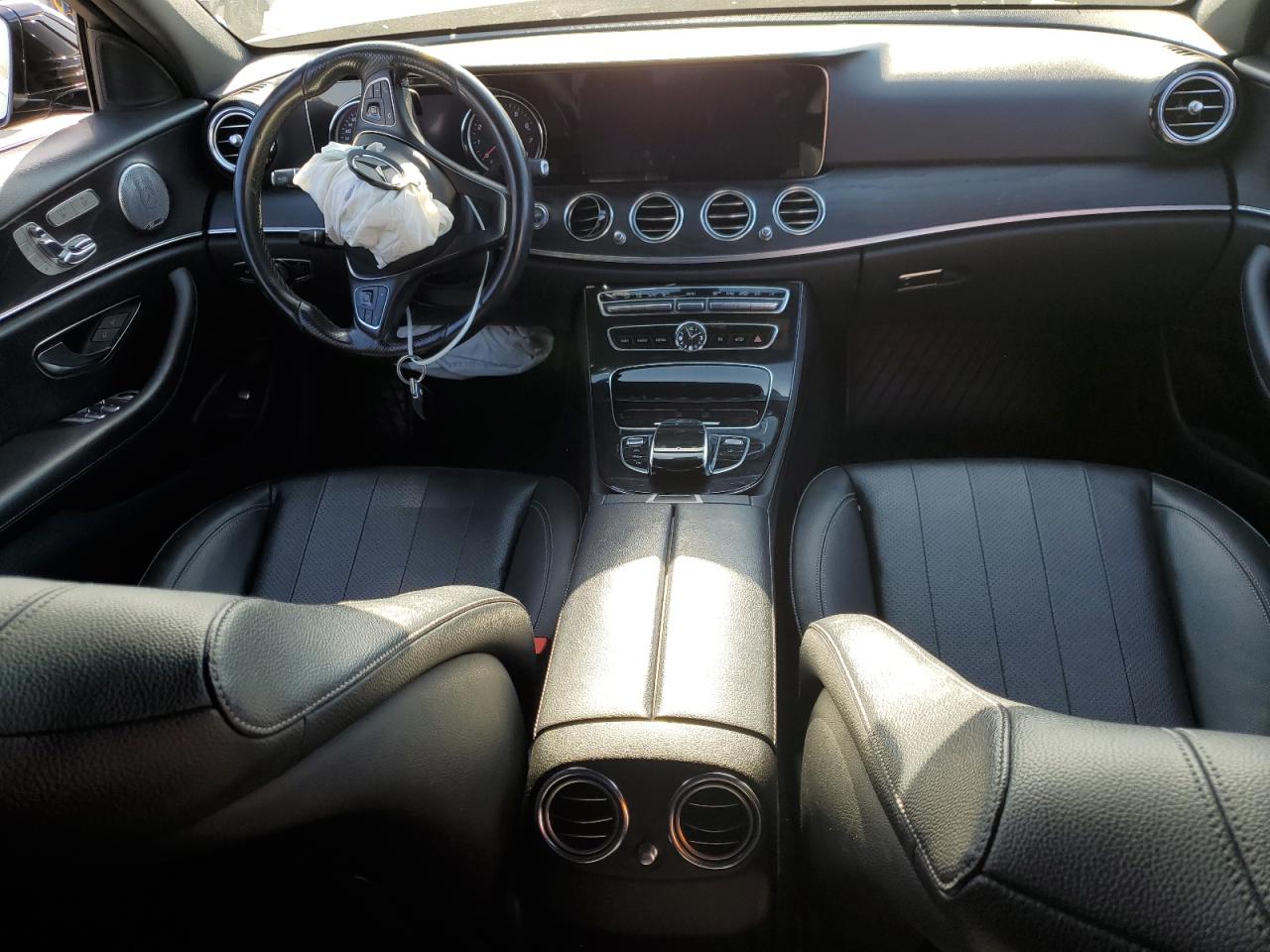 Mercedes-Benz E-Class 300 Image 11