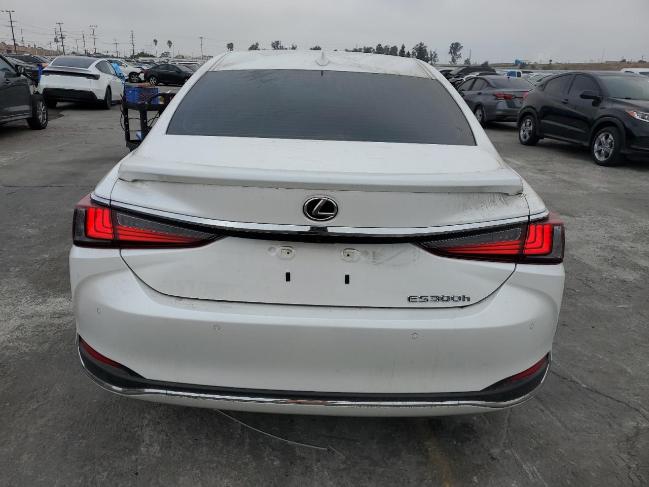 Lexus Es 300h Base Image 3