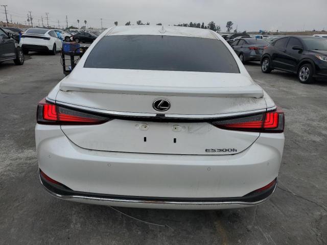 Lexus Es 300h Base Image 3