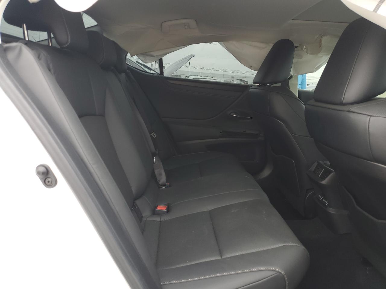 Lexus Es 300h Base Image 9