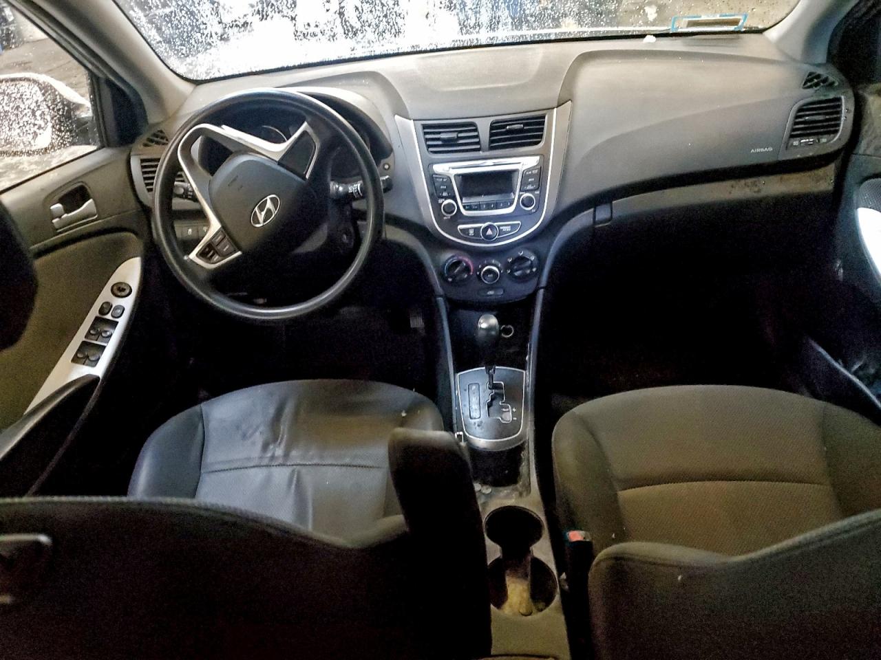 Hyundai ACCENT Gls Image 9