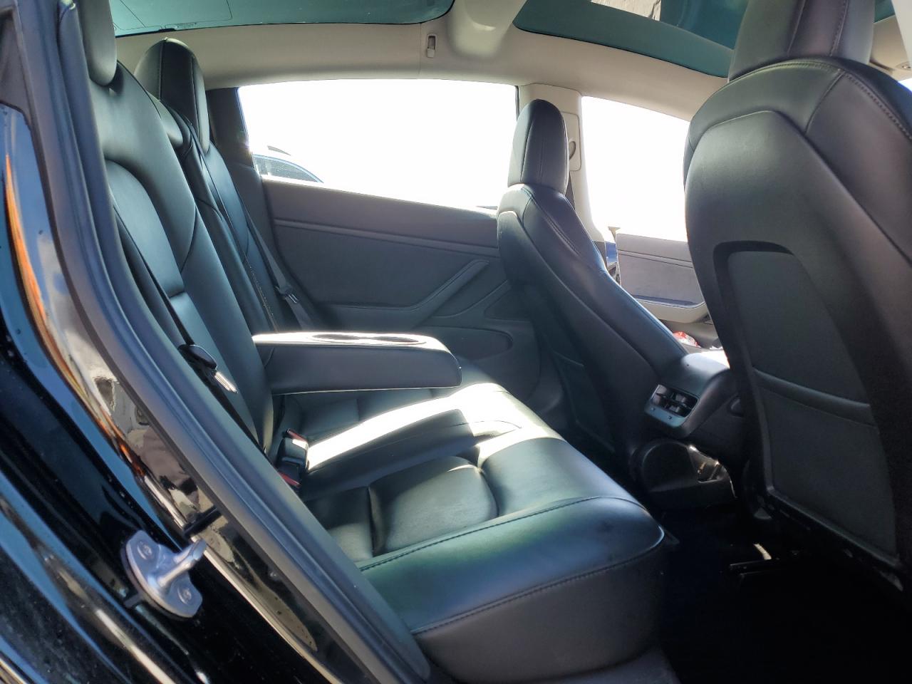 Tesla Model 3 Image 10