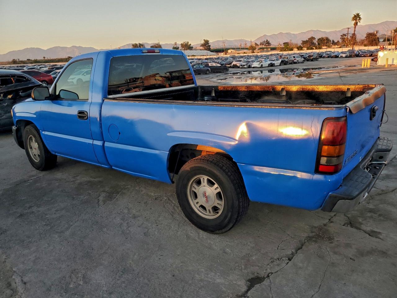 GMC Sierra C1500 Image 5