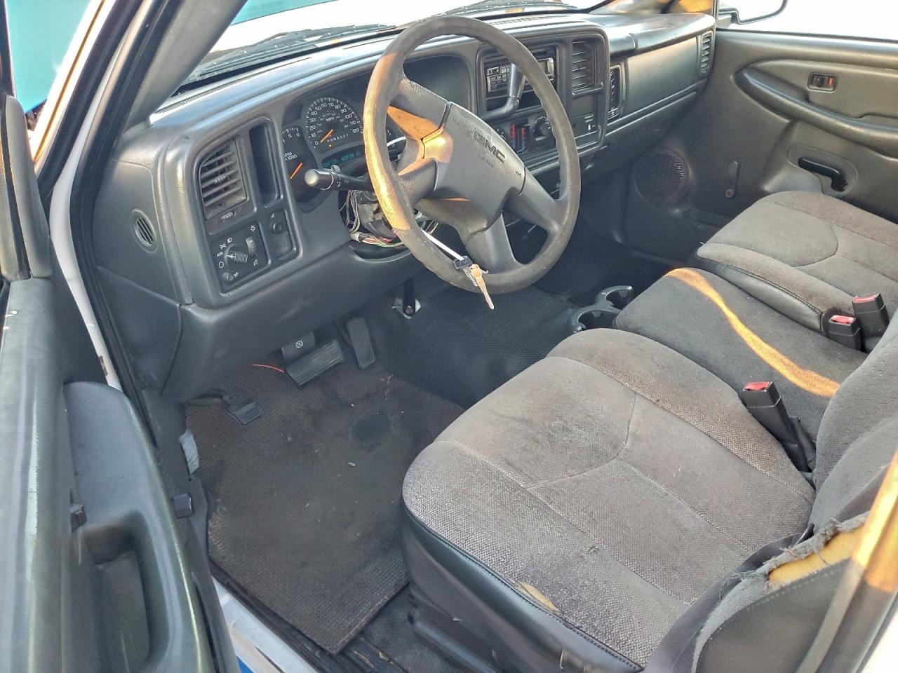 GMC Sierra C1500 Image 8