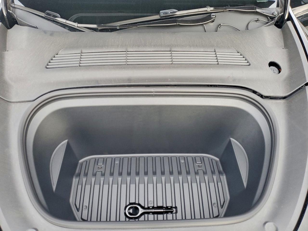 Tesla Model Y Image 10