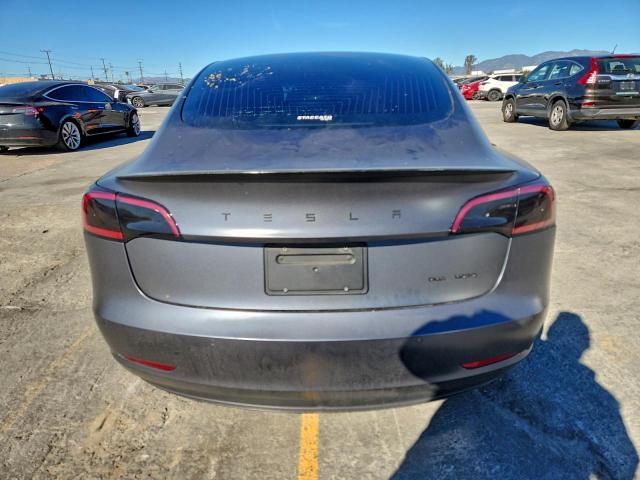 Tesla Model 3 Image 4