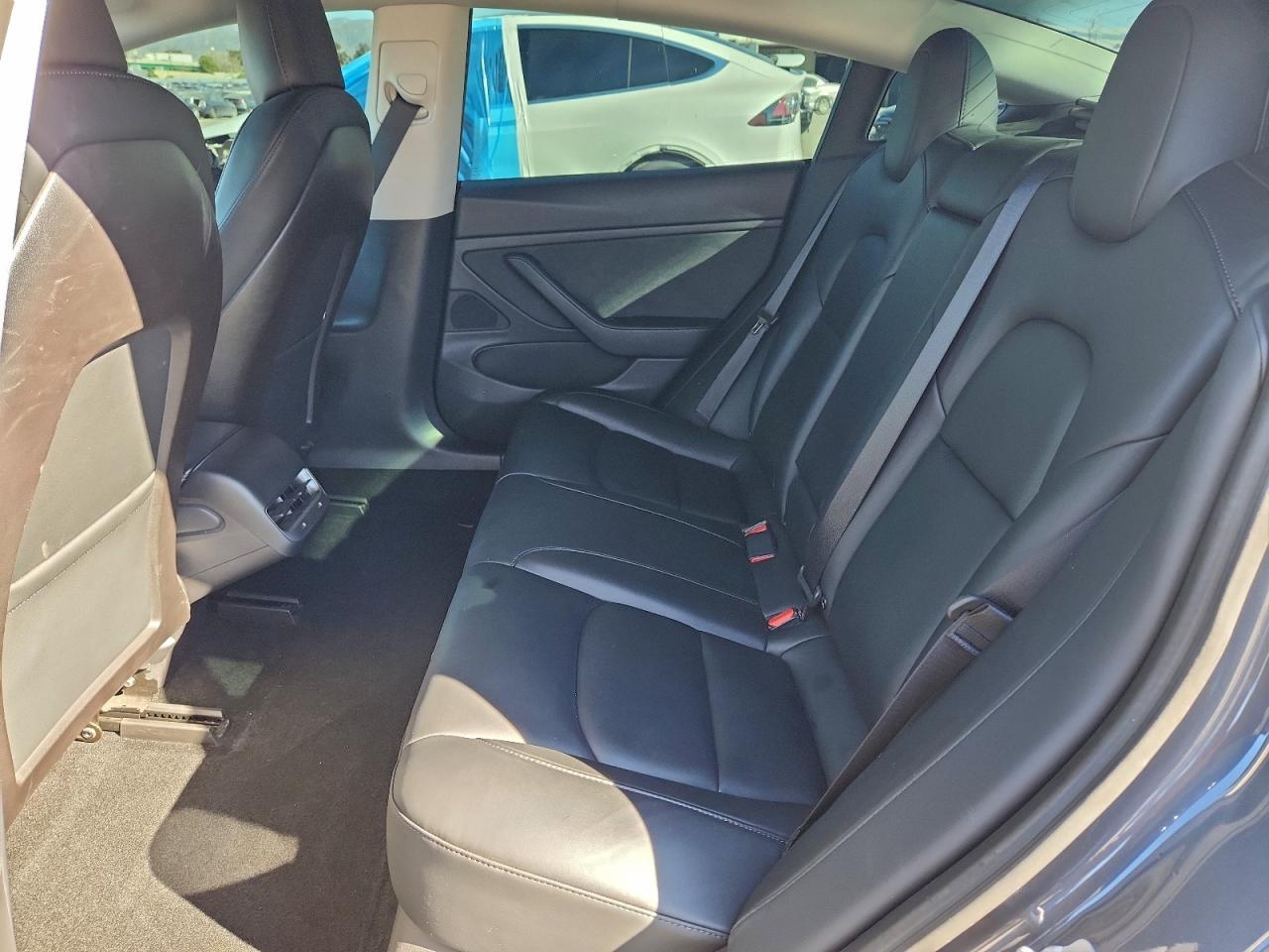 Tesla Model 3 Image 9