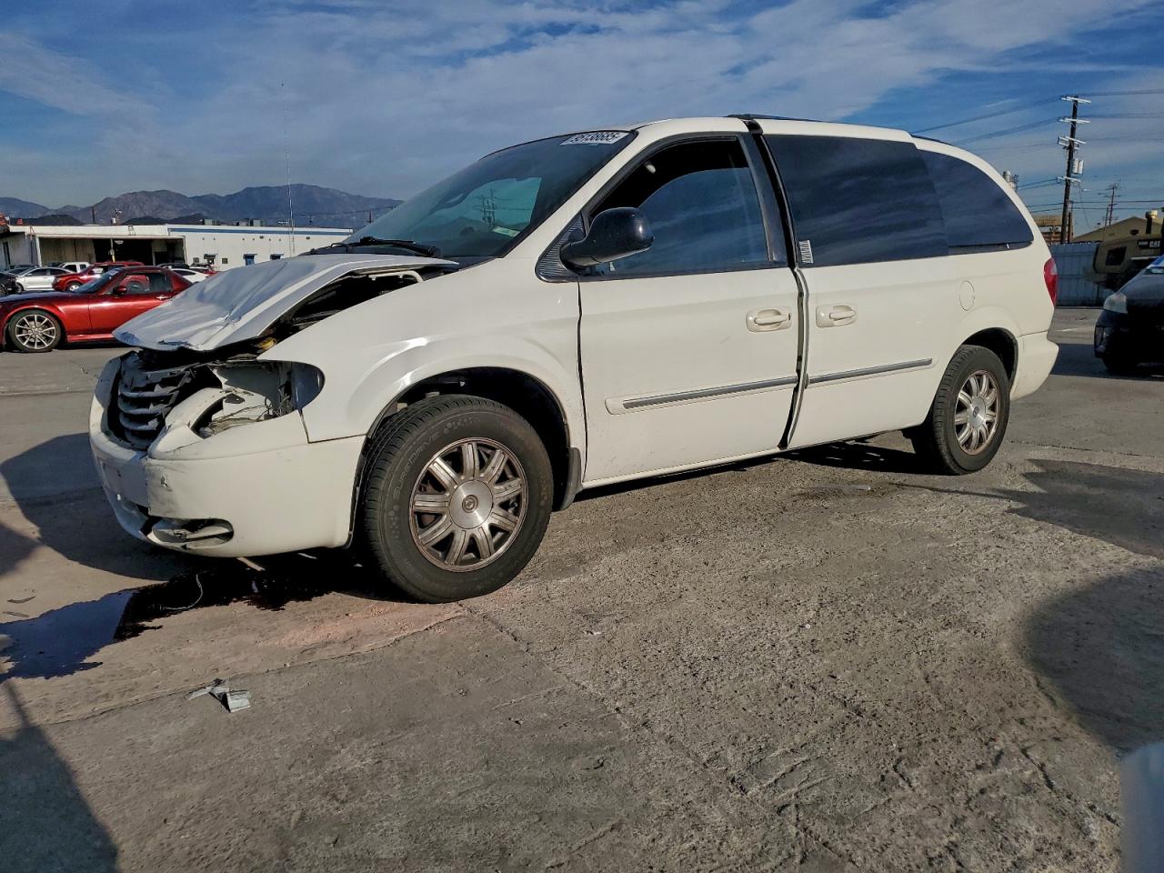 Chrysler Minivan Touring Image 1