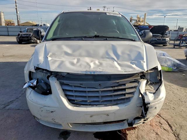 Chrysler Minivan Touring Image 7