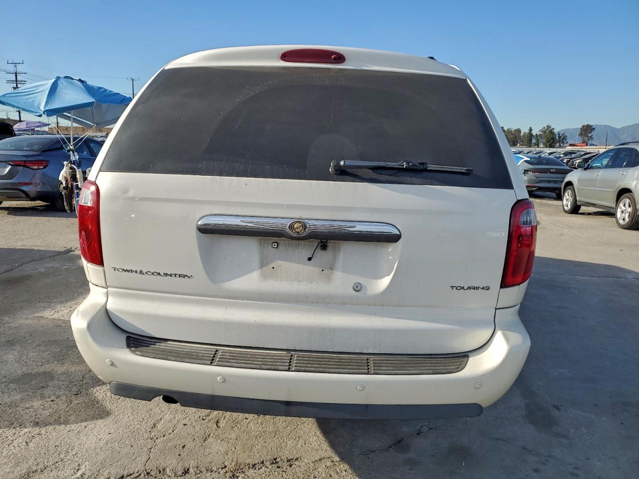 Chrysler Minivan Touring Image 8