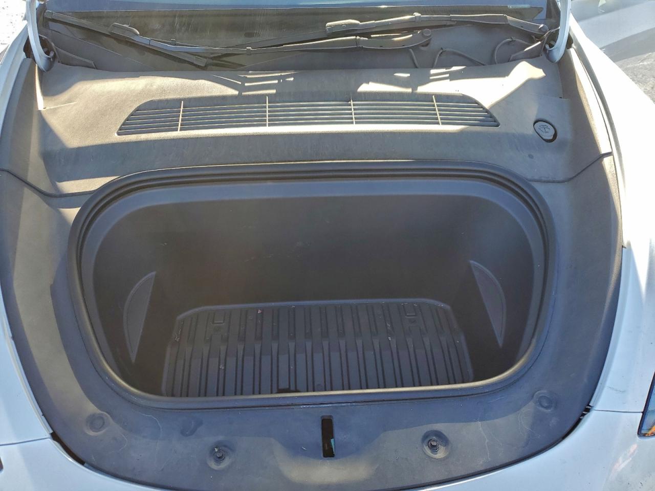 Tesla Model Y Image 8