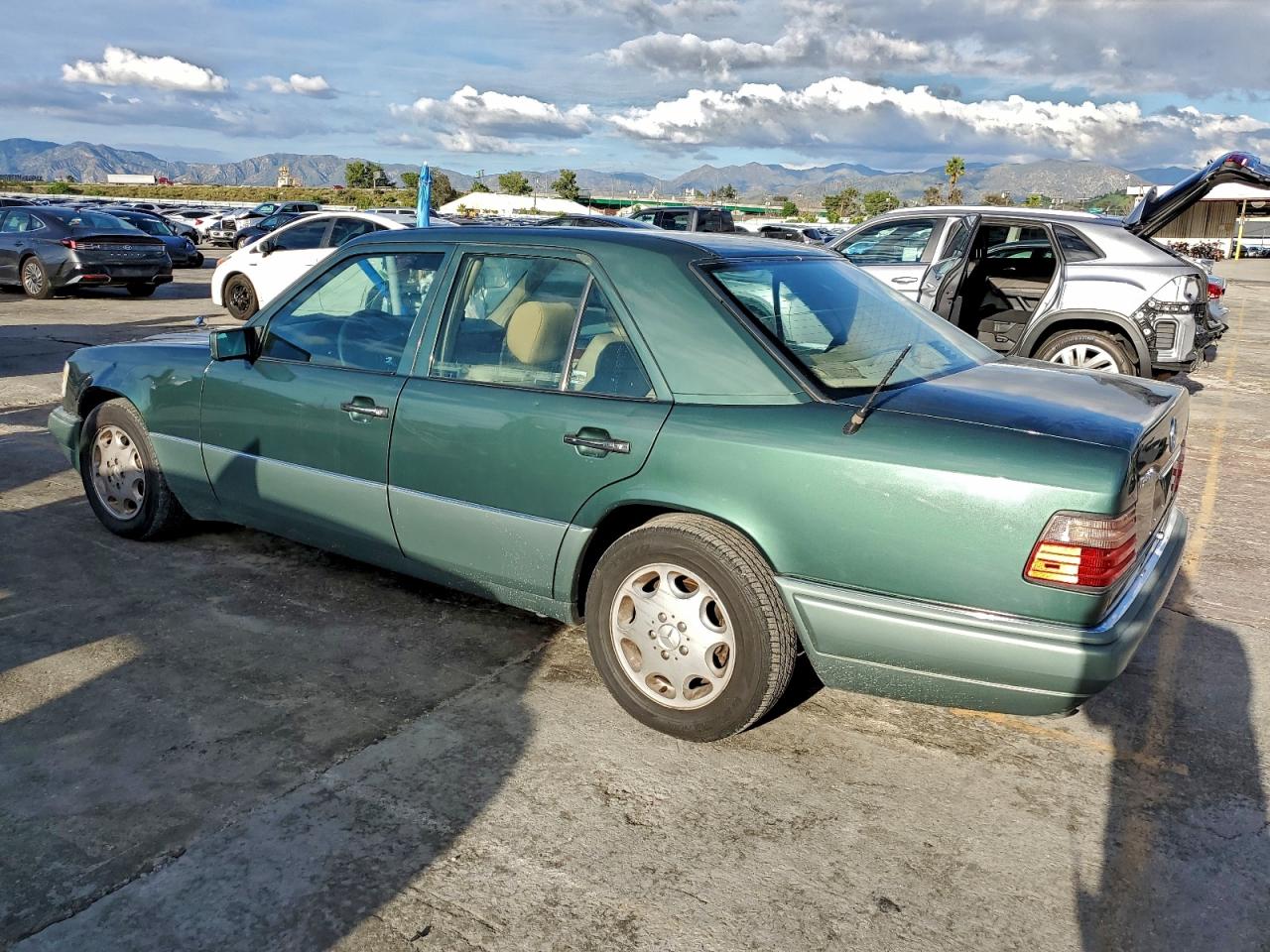 Mercedes-Benz E-Class 420 Image 2