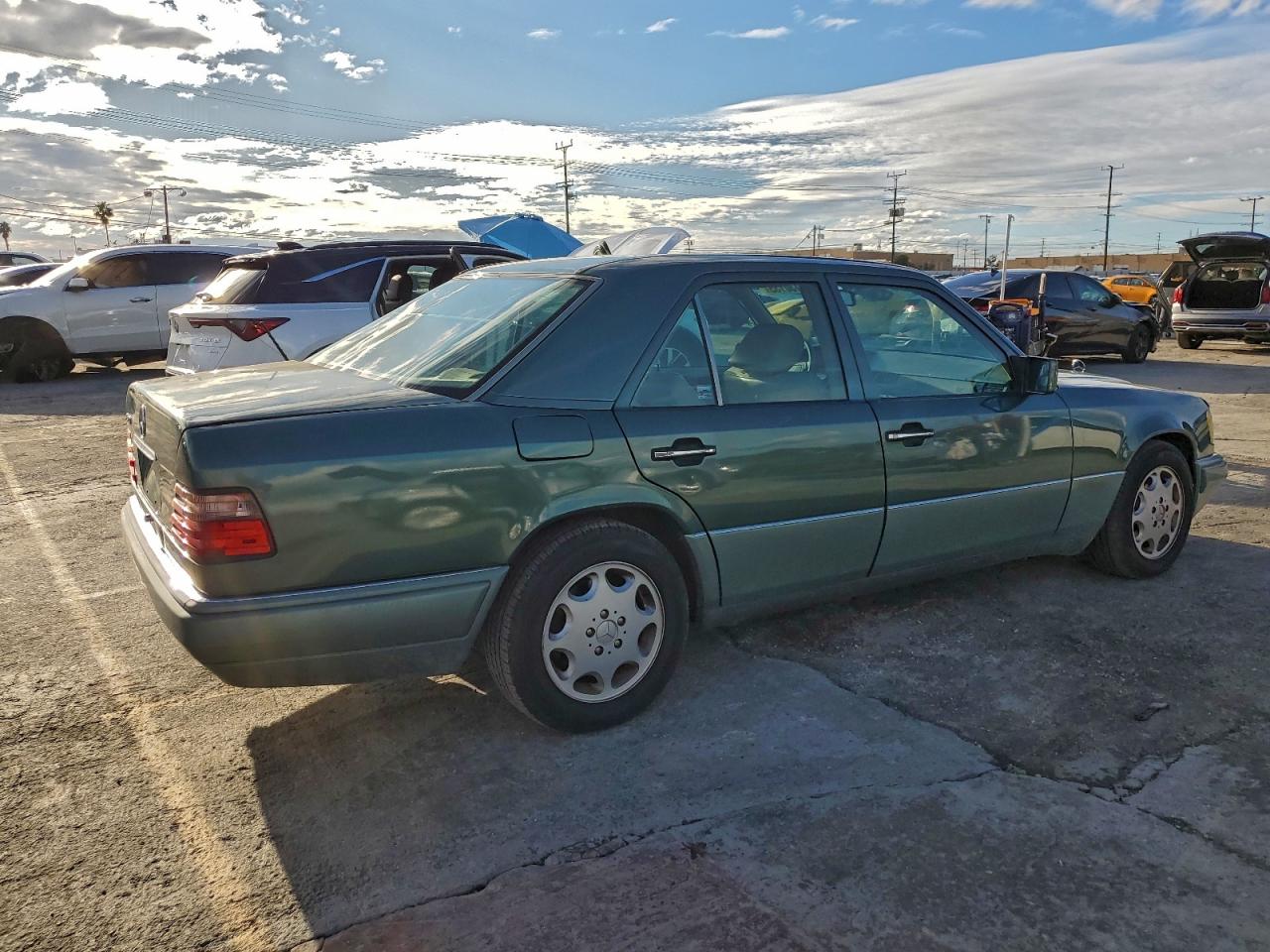 Mercedes-Benz E-Class 420 Image 6