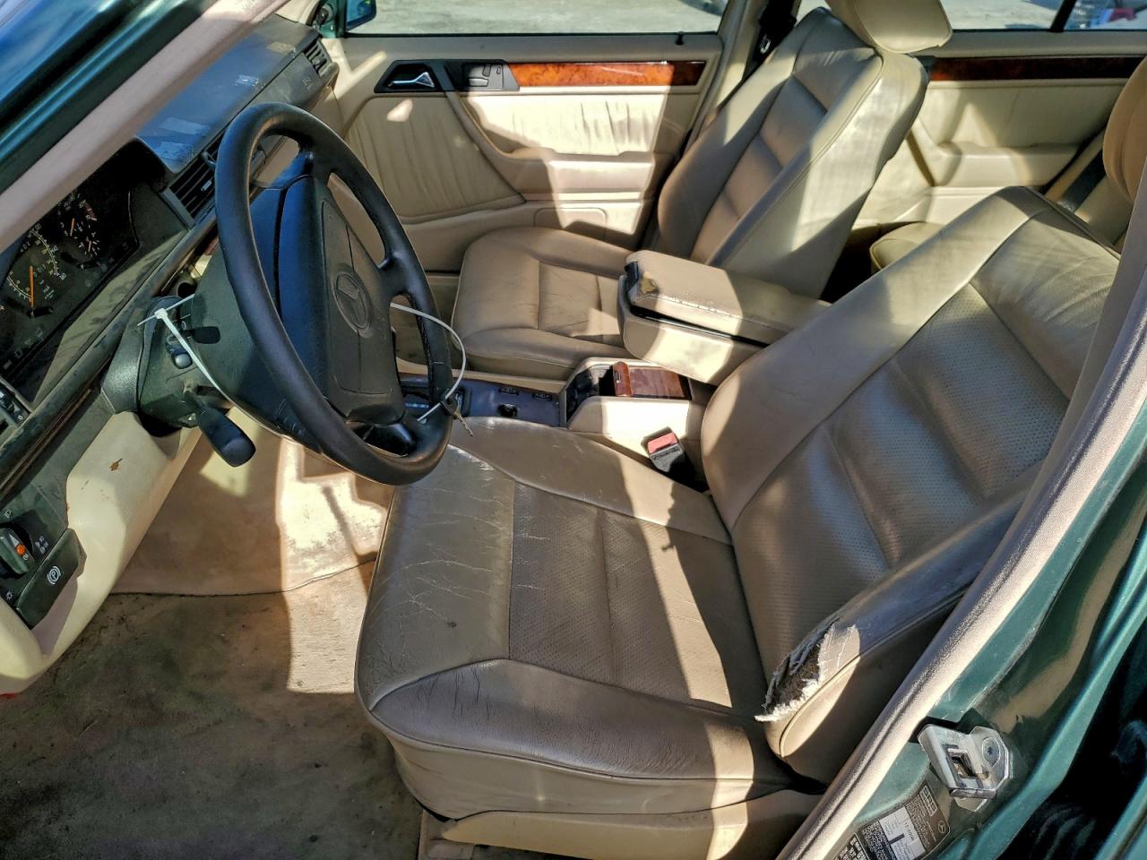 Mercedes-Benz E-Class 420 Image 7