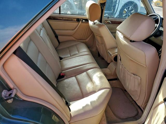 Mercedes-Benz E-Class 420 Image 12