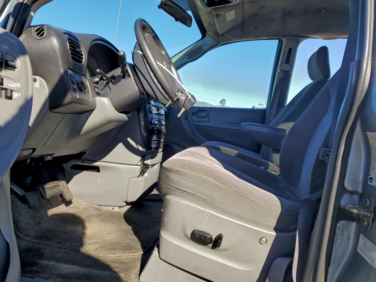 Dodge Caravan Sxt Image 6