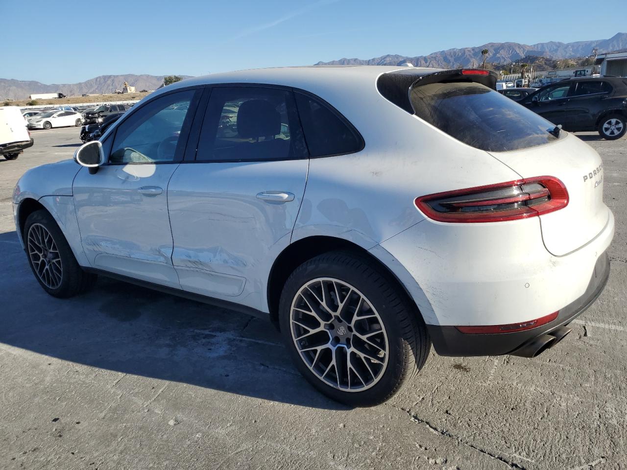 Porsche Macan S Image 2