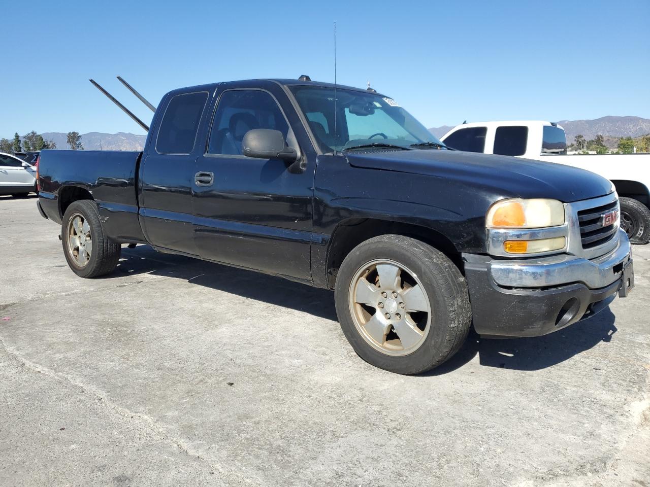 GMC Sierra C1500 Image 8