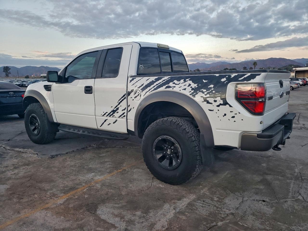 Ford F-150 Super Cab Image 2