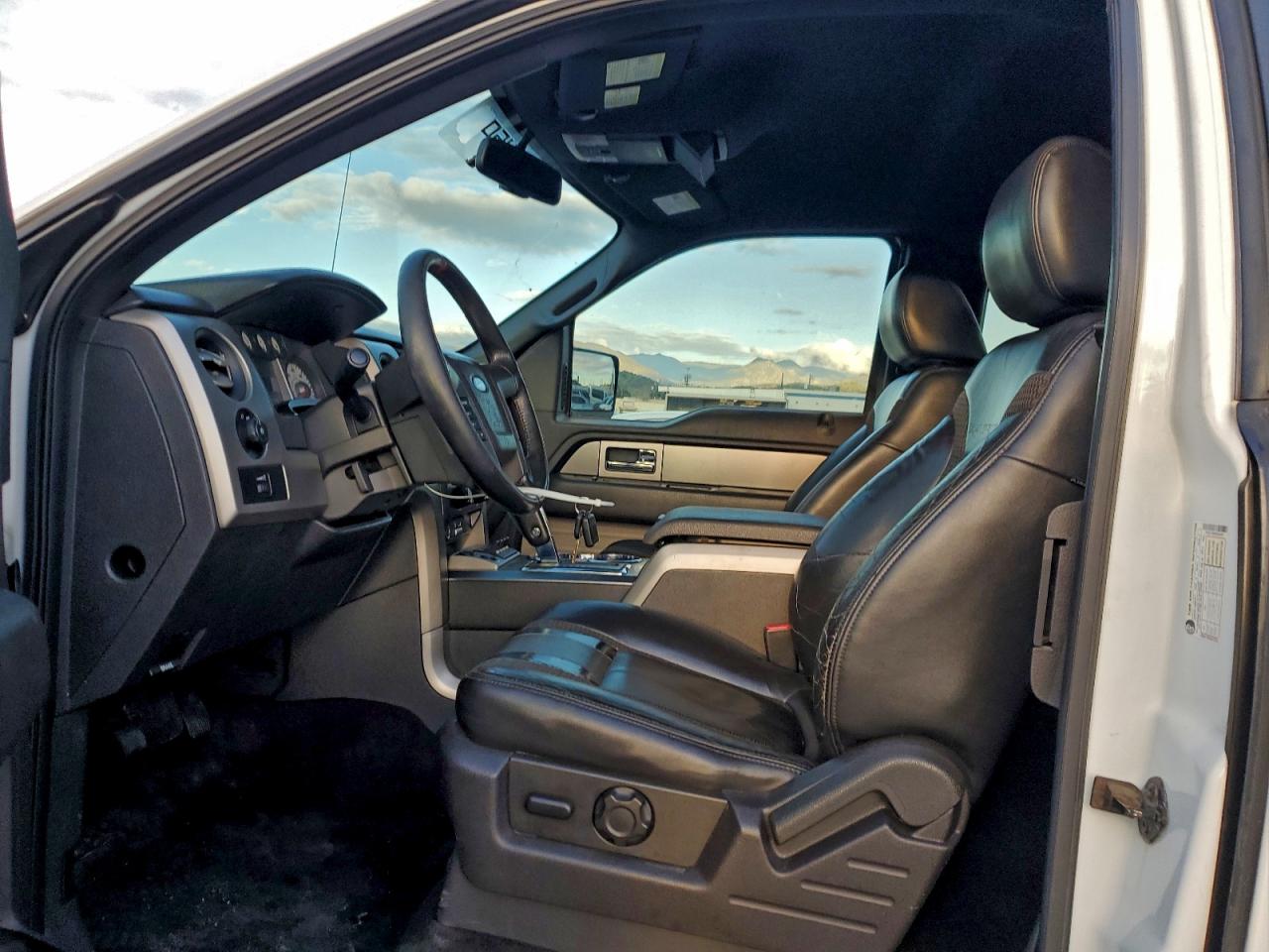 Ford F-150 Super Cab Image 5