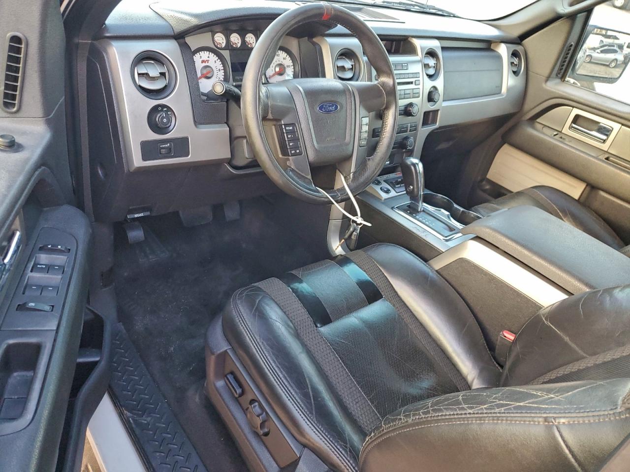 Ford F-150 Super Cab Image 10