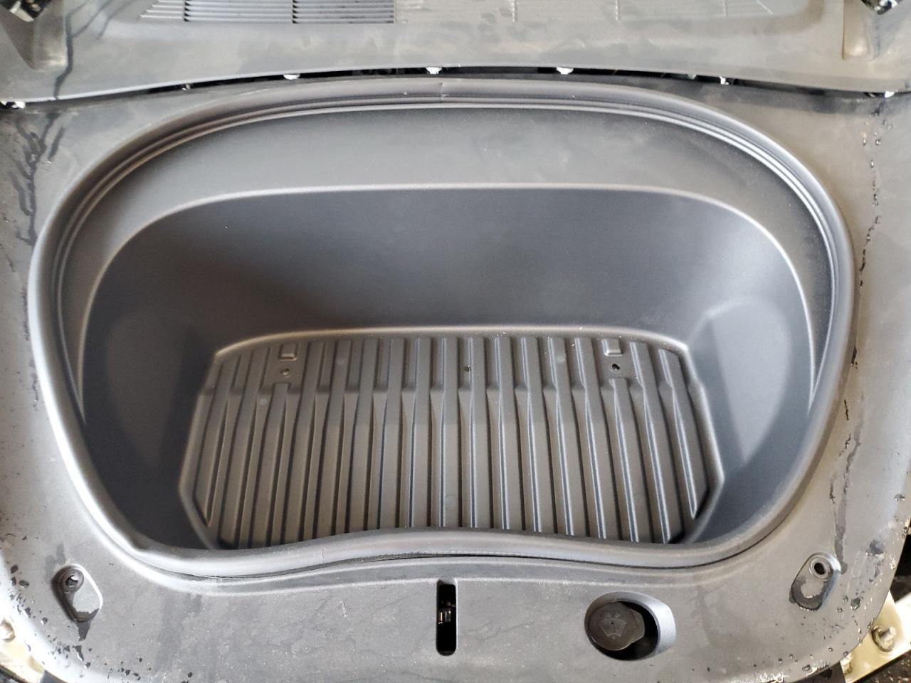 Tesla Model 3 Image 9