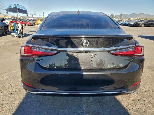 Lexus Es 300h Base Image 6