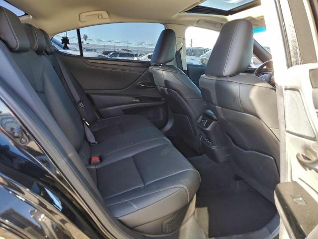 Lexus Es 300h Base Image 2