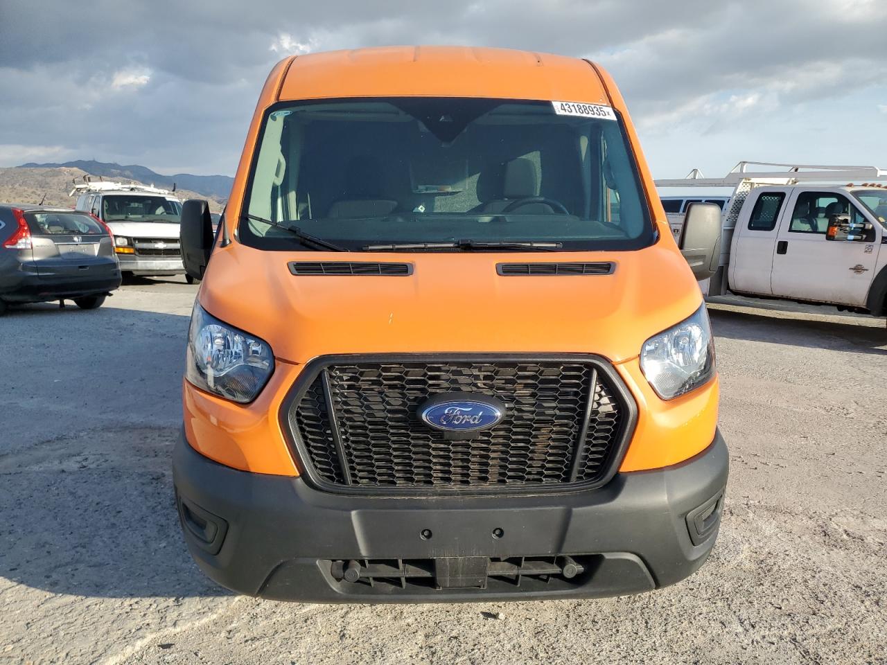 Ford Transit T-250 Image 6