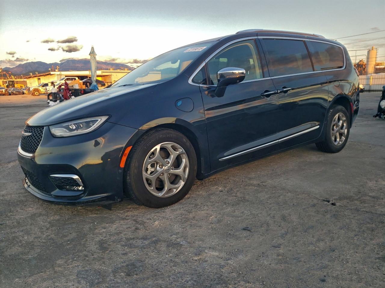 Chrysler Pacifica Hybrid Limited Image 1