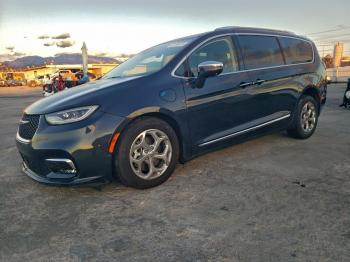  Salvage Chrysler Pacifica