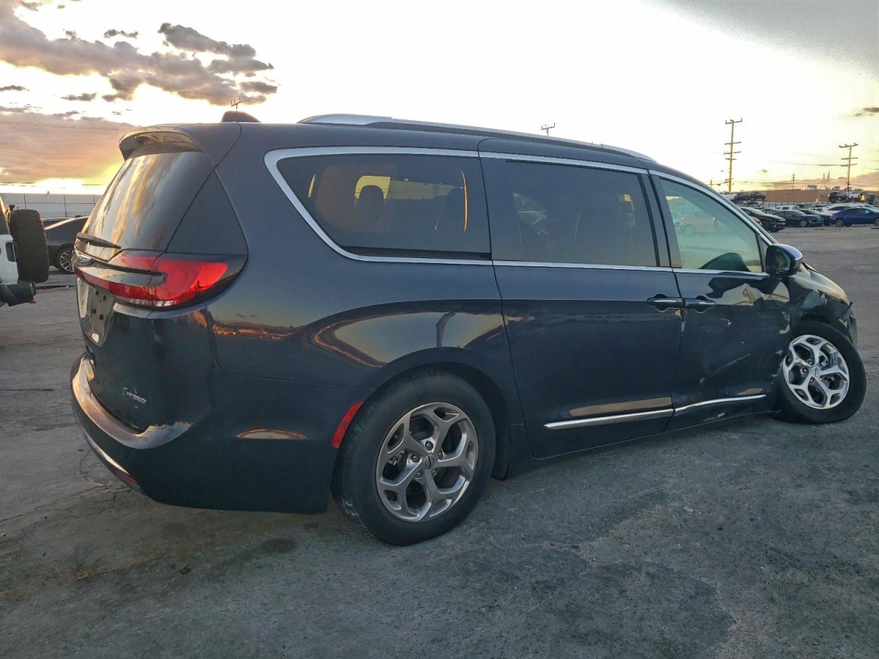 Chrysler Pacifica Hybrid Limited Image 7