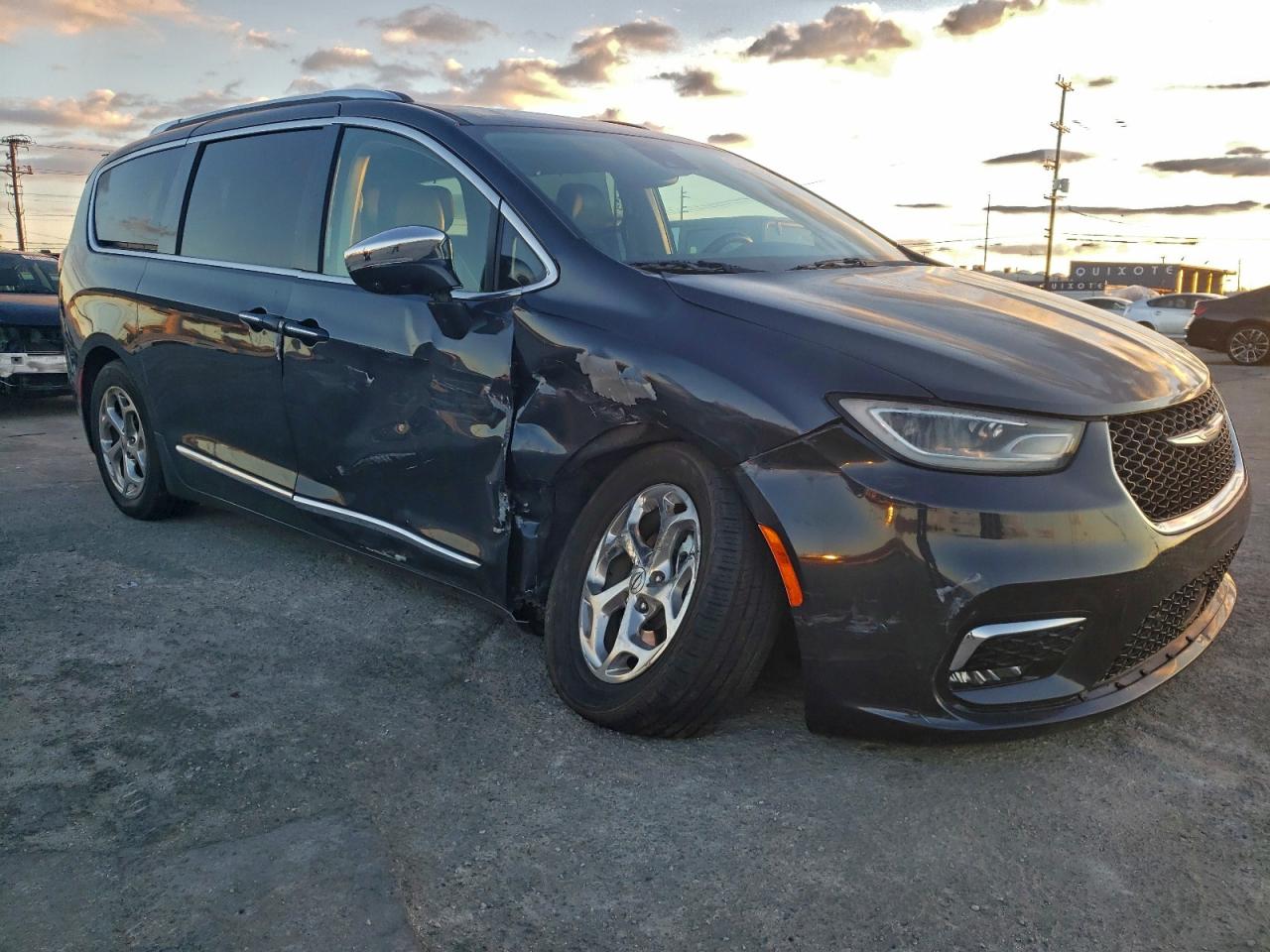Chrysler Pacifica Hybrid Limited Image 6