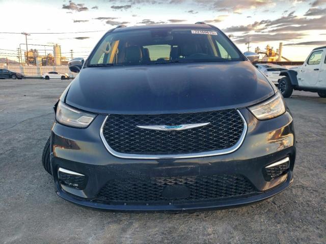 Chrysler Pacifica Hybrid Limited Image 4