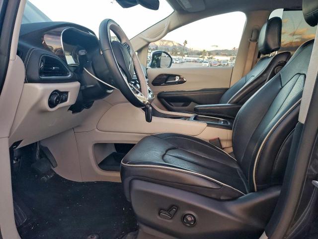 Chrysler Pacifica Hybrid Limited Image 10