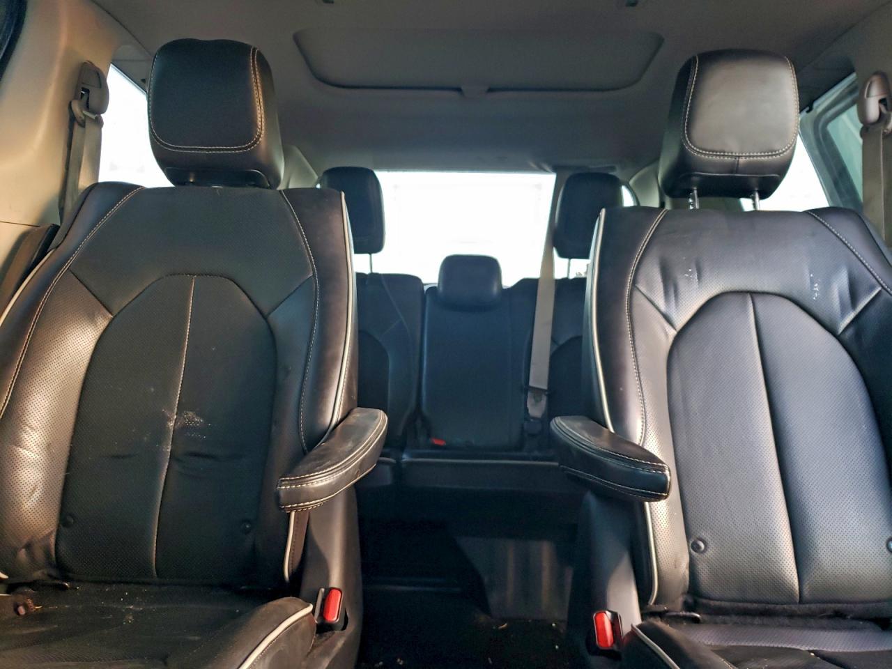 Chrysler Pacifica Hybrid Limited Image 11